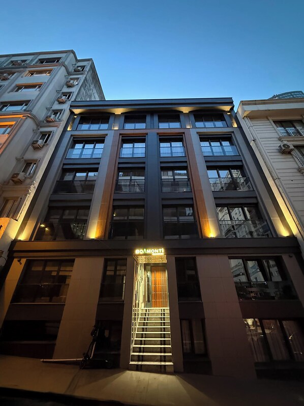 المنشأة من الخارج