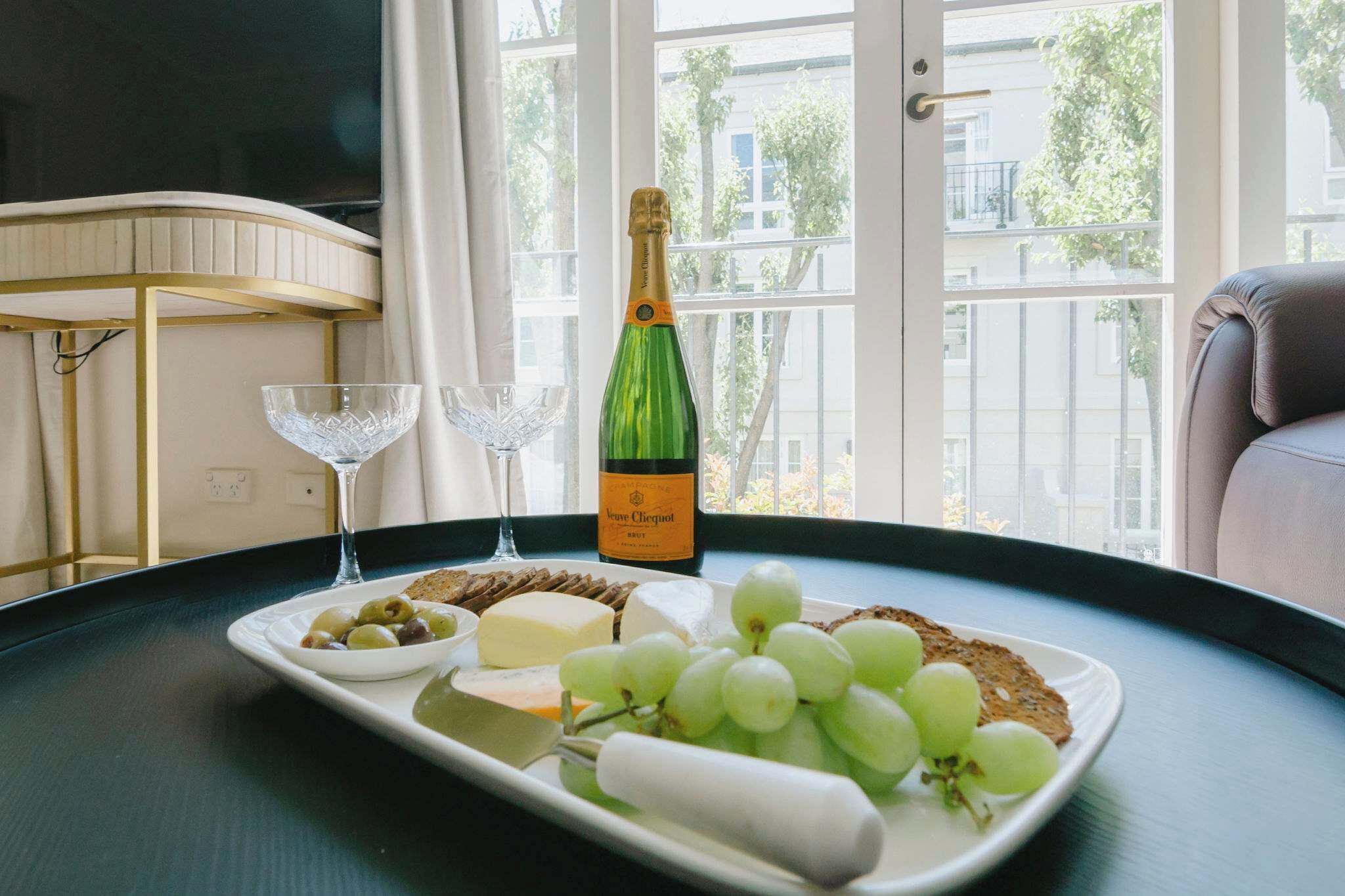 3 bedrooms, desk, iron/ironing board, travel cot