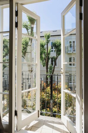 Interior - Elegant East Melbourne Escape | Pool+Gym+Parking (East Melbourne)