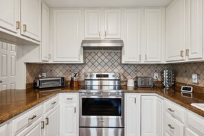 Kühlschrank, Ofen, Herdplatte, Geschirrspüler