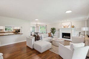 TV, peis og kontorer