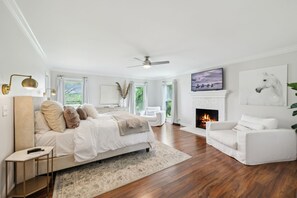 4 Schlafzimmer, Schreibtisch, Bügeleisen/Bügelbrett, WLAN