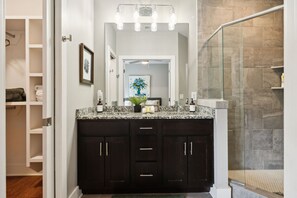 Shower, hair dryer, towels - Cozy 3-Story Townhome w/ Rooftop & Skyline Views! (Nashville)