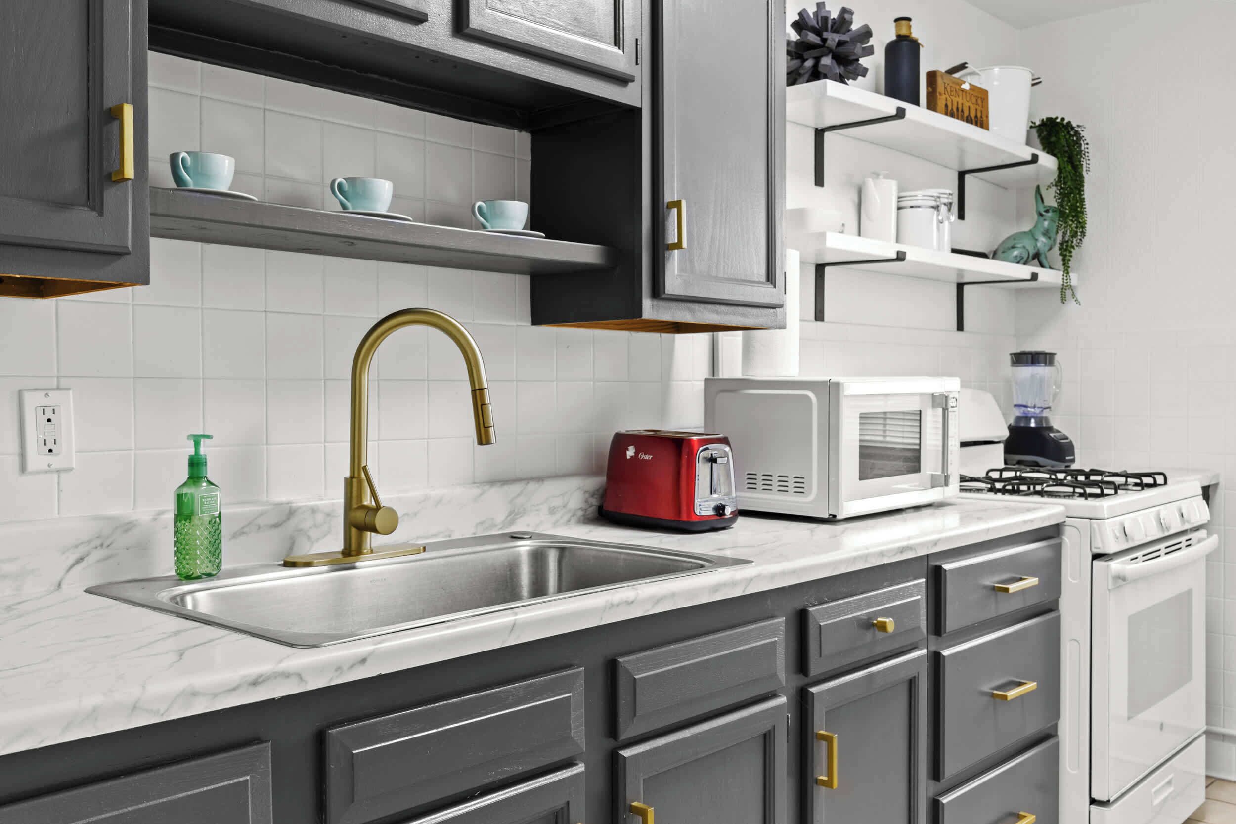 Kühlschrank, Mikrowelle, Ofen, Herdplatte