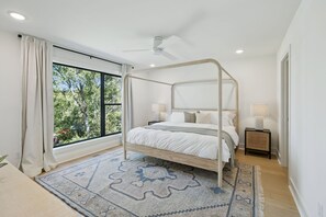 4 habitaciones, tabla de planchar con plancha, wifi y ropa de cama 