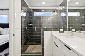 Shower, hair dryer, towels - NEW! Nash Modern Luxurious Space w/ Rooftop Views! (Nashville)