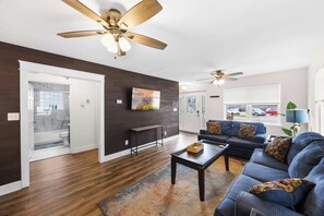 TV, foosball, offices - Cozy New Albany Home w/ Game Room & Arcade! (New Albany)