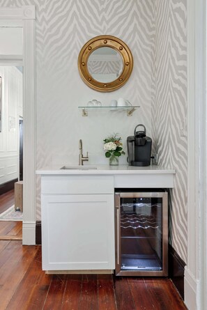 Interior - Historic 2bd Suite w. Huge Porch + Parking! (Charleston)