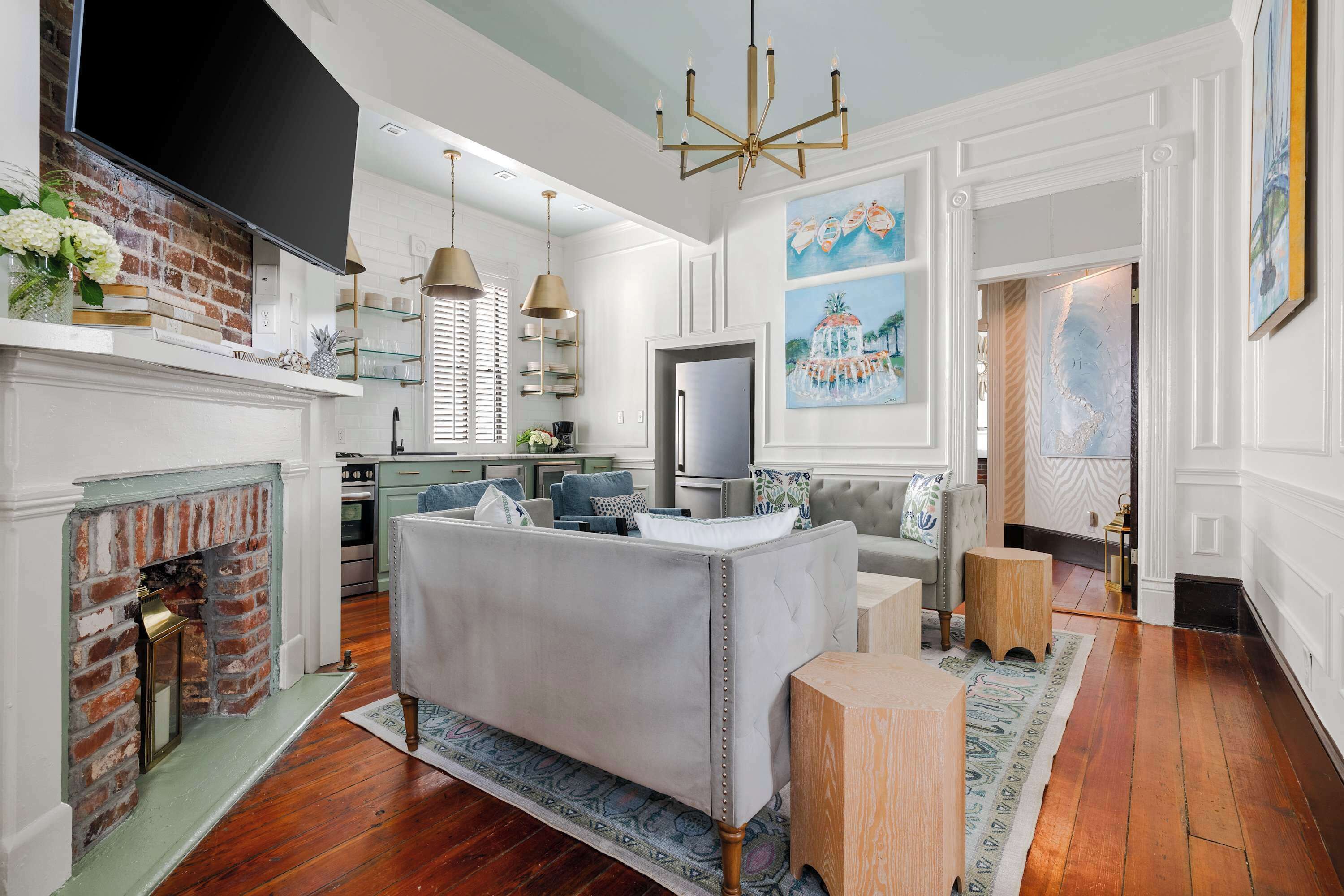 Renovated 2bd W. Porch, Gym, Parking, Near King! - Charleston, SC