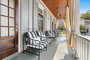Terrace/patio - Renovated 2bd w. Large Porch, Parking, near King! (Charleston)