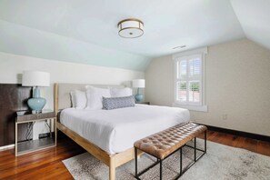 2 bedrooms, desk, iron/ironing board, WiFi - Chic Downtown 2bd Retreat with Parking (Charleston)