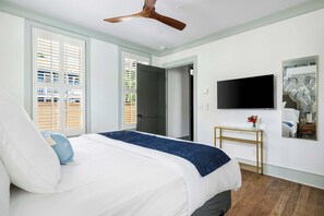 2 bedrooms, iron/ironing board, travel cot, WiFi - Cozy + Spacious 2bd King Suites w. Parking! (Charleston)