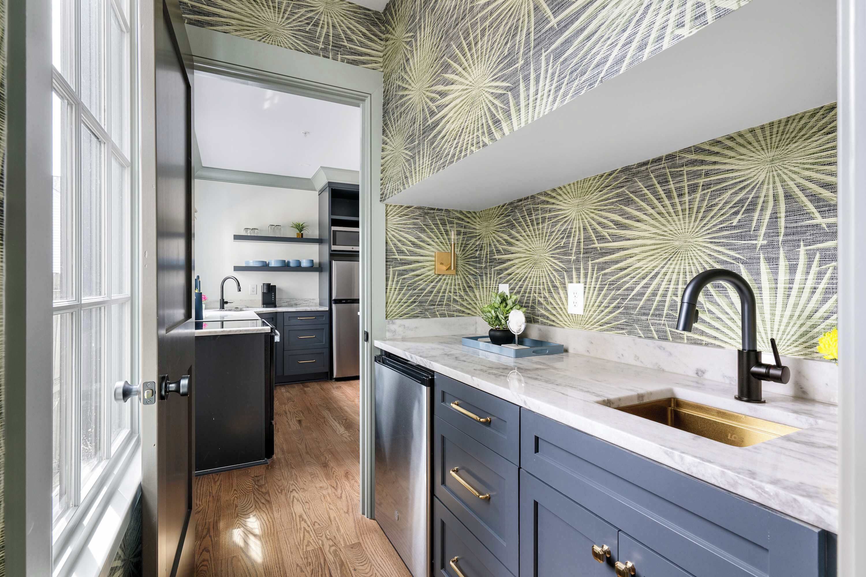 Microwave, coffee/tea maker, cookware/dishes/utensils