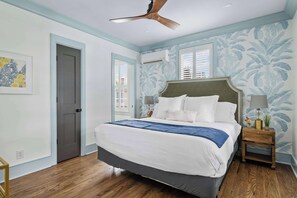 2 bedrooms, iron/ironing board, travel cot, WiFi - Spacious 2bd King Suites w. Full Kitchen (Charleston)