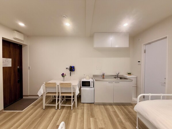 مكواة/لوح كي وواي فاي وملاءات أسرّة