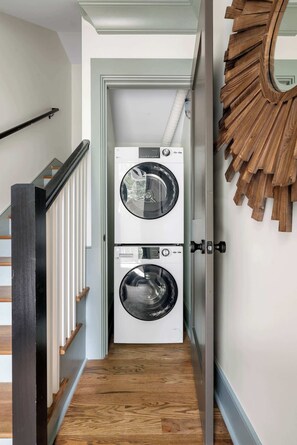 Interior - Stylish, Cozy 1BD Apartment, steps to King! (Charleston)