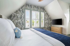 1 bedroom, iron/ironing board, WiFi, bed sheets - Stylish, Cozy 1BD Apartment, steps to King! (Charleston)