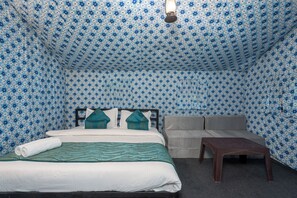 디럭스 텐트, 발코니, 산 전망 | 책상, 다리미/다리미판, 무료 WiFi