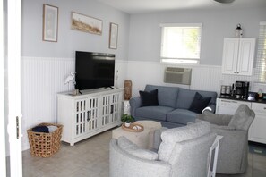 TV - Summer Village fully furnished 2 BR cottage, heated pools, wifi (Wells)