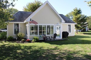 Exterior - Summer Village fully furnished 2 BR cottage, heated pools, wifi (Wells)