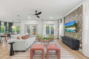 Smart TV - Resort de Tropical | Team Joseph Ellen (Jacksonville Beach)