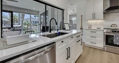 Spacious 4-bedroom waterfront home in beautiful Crystal River with fitness room