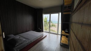 Caixa forta a l'habitació, decoració individual i mobiliari individual 