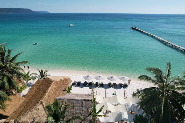 Pantai pribadi dan pasir putih