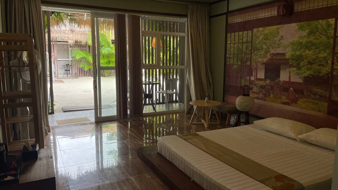 Caixa forta a l'habitació, decoració individual i mobiliari individual 