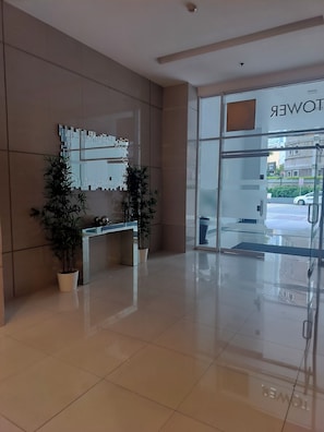 Appart'hôtel, 1 chambre, accessible aux personnes à mobilité réduite, piscine privée | Hall