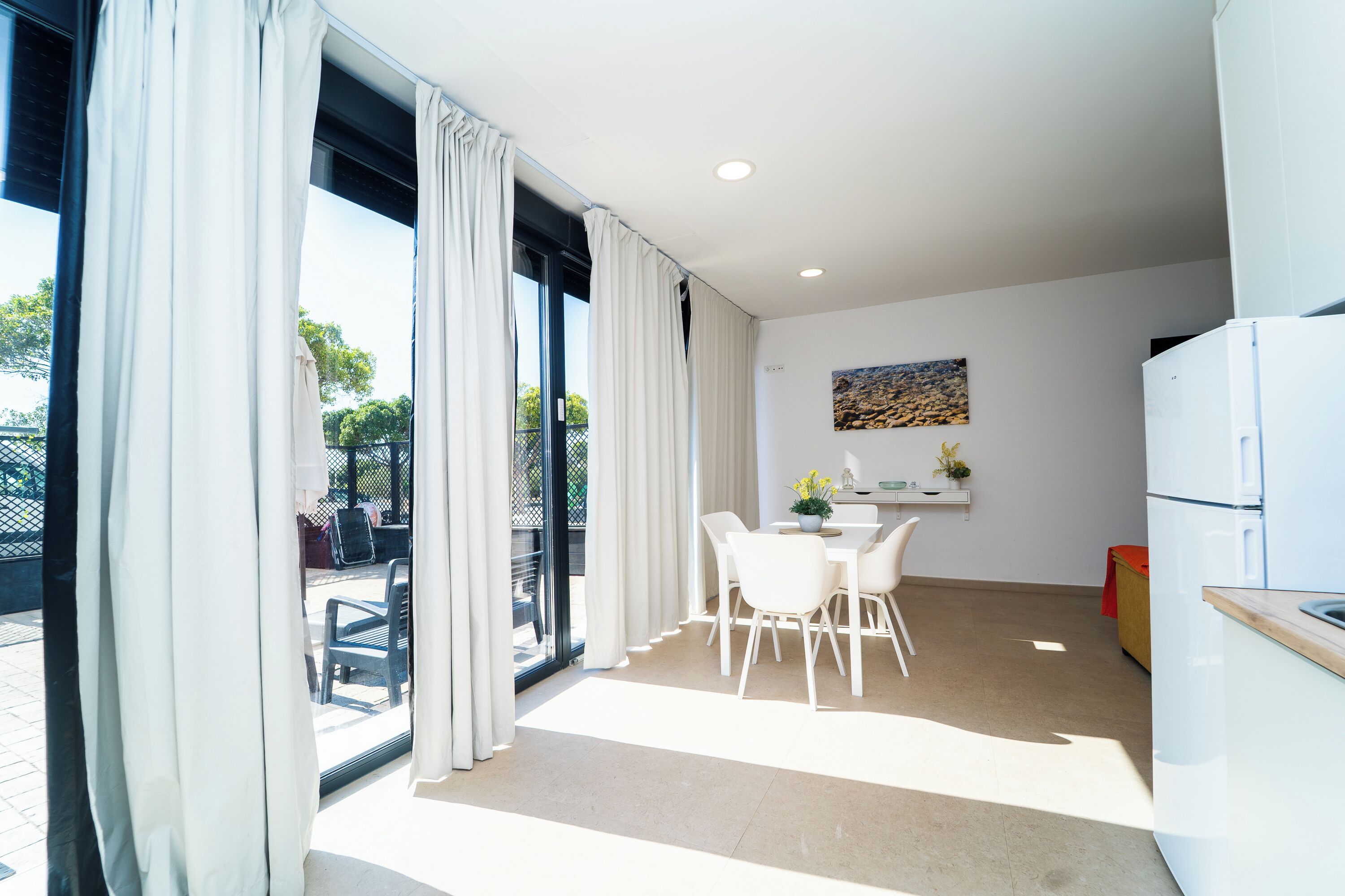 CA STUDIO-TERRAZA-VISTA PLAYA | Privékeuken | Een koelkast/vriezer, een magnetron, een kookplaat, een espressoapparaat