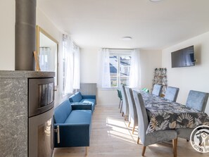 TV - Family cottage for 8 in Saint Aubin de Luigné (Val-du-Layon)