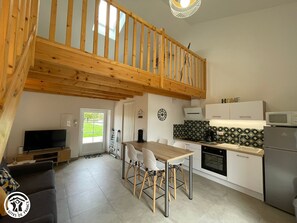 Fridge, microwave, oven - Studio with Heated Pool in Vendée (Soullans)