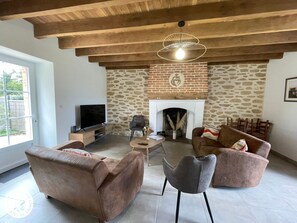 Télévision, table de tennis de table