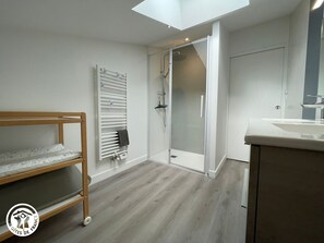 Towels - Family house with foosball and heated pool (Soullans)