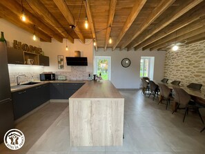 Réfrigérateur, micro-ondes, four, lave-vaisselle