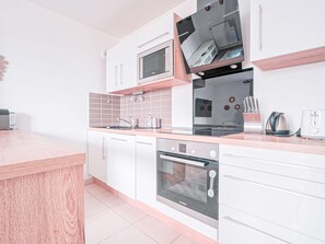 Refrigerador, microondas, parrilla de estufa y lavavajillas 