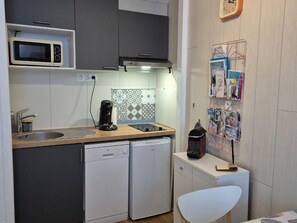Fridge, microwave, dishwasher, coffee/tea maker - City-center T2bis for 4 pers with ski locker (Cauterets)