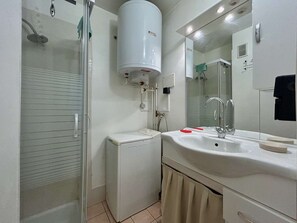 Bathroom - Charming 2-room apartment in central Briançon, near cable car (Briançon)