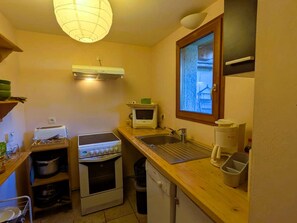 Microwave, oven, dishwasher, toaster - Charming central T2 with parking and WIFI (Arêches-Beaufort)