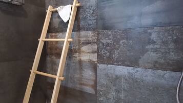 Superior Triple Room | Bathroom