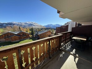 Outdoor dining - Renovated 3-room apartment, Alpe d'Huez, balcony, parking (Huez)