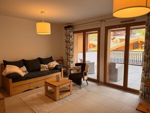 TV - Cozy apartment with large terrace and ski locker (Pralognan-la-Vanoise)