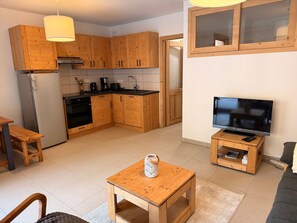 TV - Cozy apartment with large terrace and ski locker (Pralognan-la-Vanoise)