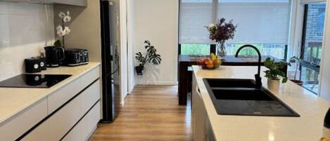 Micro-ondes, four, plaque de cuisson, lave-vaisselle