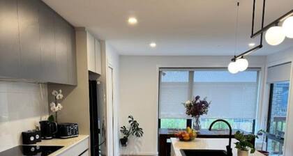 Green Hill Views - Family Home close to Hobart - 4bed, 2bath