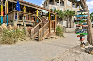 Exterior - Walk to the beach! 2 bed 2 bath condo (Hilton Head Island)