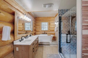 Hair dryer, towels - LOG cabin, views from deck, families, pool table (Angel Fire)