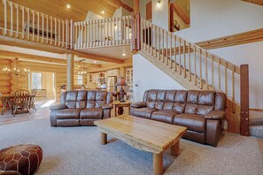 Smart TV, fireplace - LOG cabin, views from deck, families, pool table (Angel Fire)