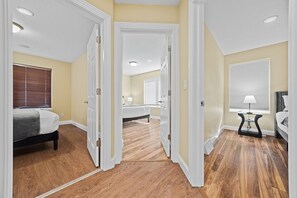 4 dormitorios, tabla de planchar con plancha, wifi gratis y ropa de cama